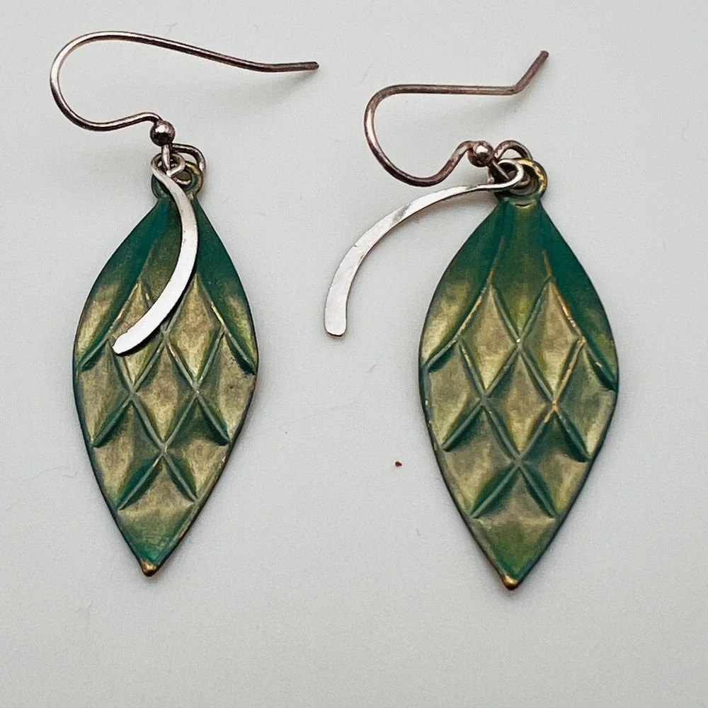 Green Enamel Leaf Dangle Earrings Silver Tone Textured Diamond Pattern Boho
